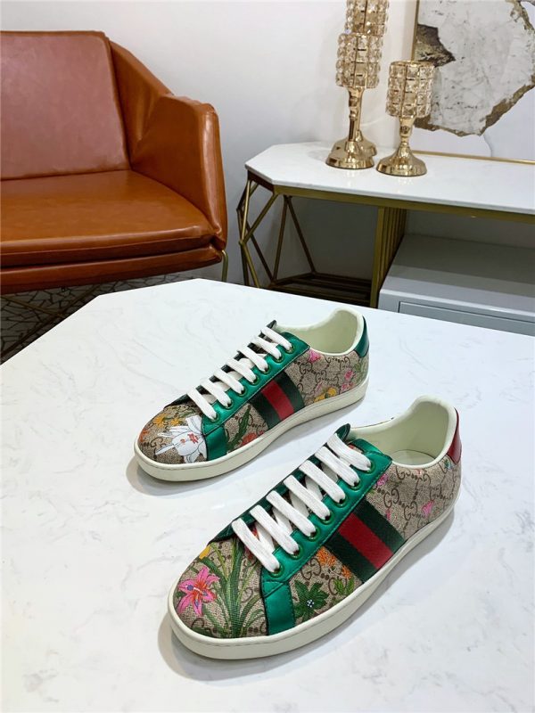 gucci bee sneakers