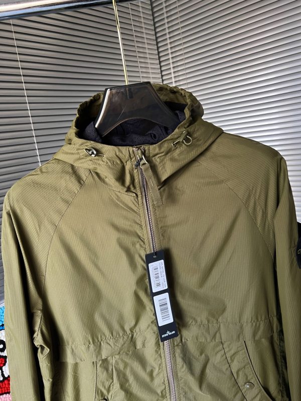 STONE ISLAND Stone Island official website of the same paragraph, a light jacket, the inner fabric has been specially treated, the upper body effect is excellent - Image 4