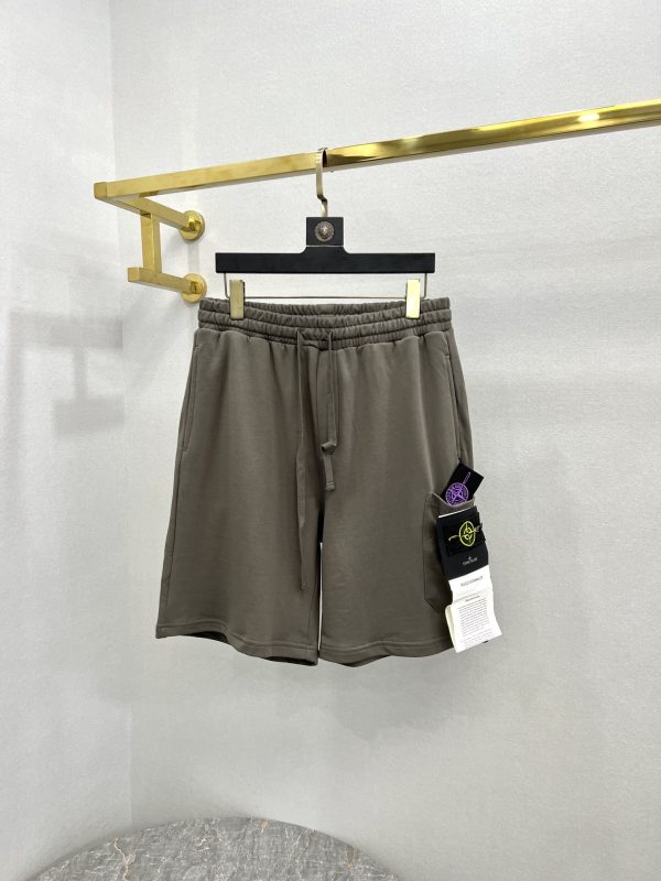 Stone Island Stone Island is committed to the unique research of fibers and fabrics, representing a culture of exploration, experimental activities, functional design and use effects and other factors