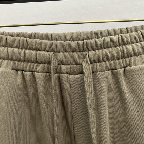 Stone Island Stone Island is dedicated to the unique research of fibers and fabrics - Image 6