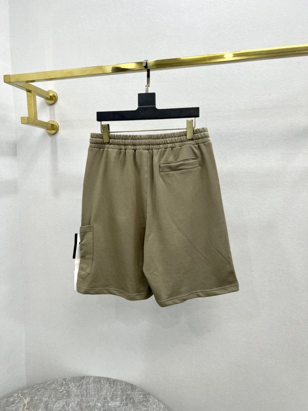 Stone Island Stone Island is dedicated to the unique research of fibers and fabrics - Image 9