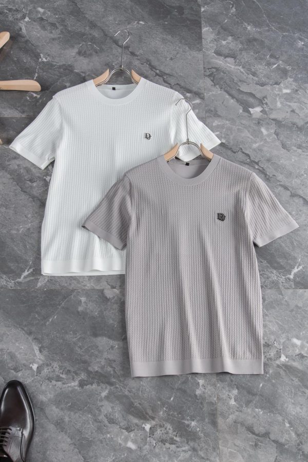 The texture of Dior impresses you! The summer icy yarn crew neck shirt that has been praised and repurchased by countless old customers