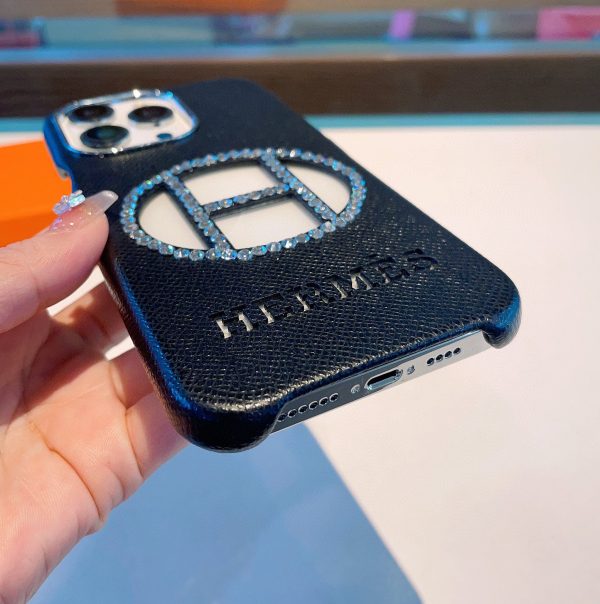 Hermes hollow cooling mobile phone case fully hand-drilled camera hole with metal ring high-end luxury hollow three-pack mobile phone case black - Image 4