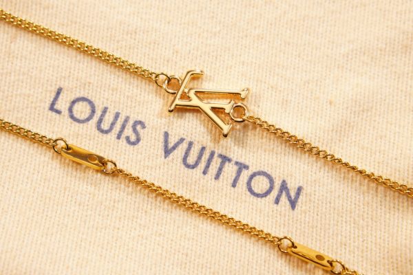 The Trunk Locket necklace is a testament to Louis Vuitton's passion for exquisite suitcases - Image 7