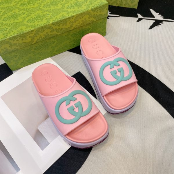 Gucci’s latest spring summer sandal flat-soled slippers collection Pink