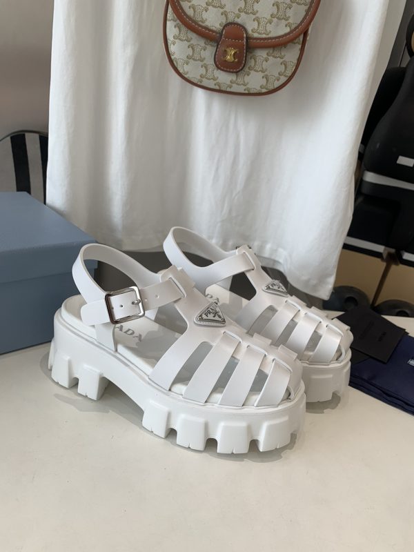 Prada is super hot for the latest spring/summer serrated Roman ultra-light platform sandals G - Image 4