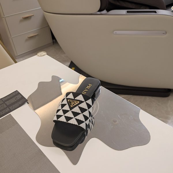 The Prada woven stretch upper is embellished with a two-tone metal buckle with the iconic logo A - Image 7