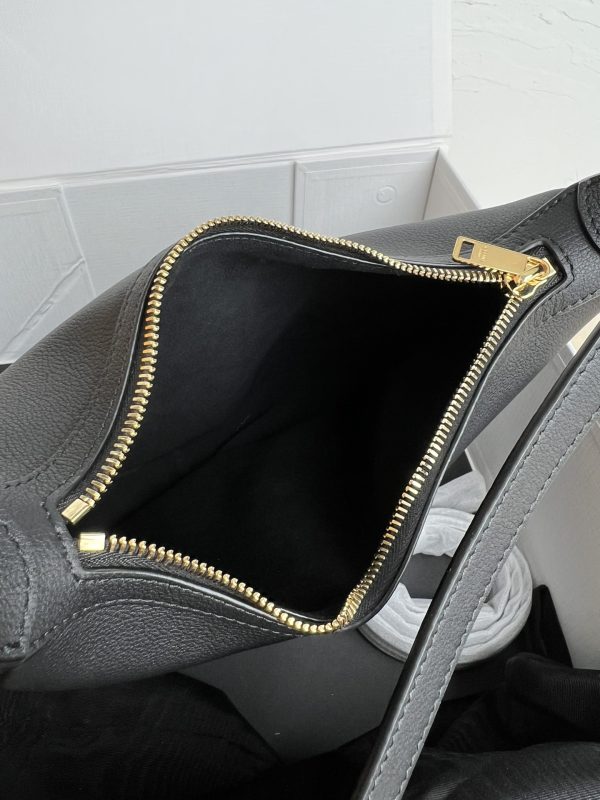 Celine New Small HELOISE HOBO Underarm black - Image 8