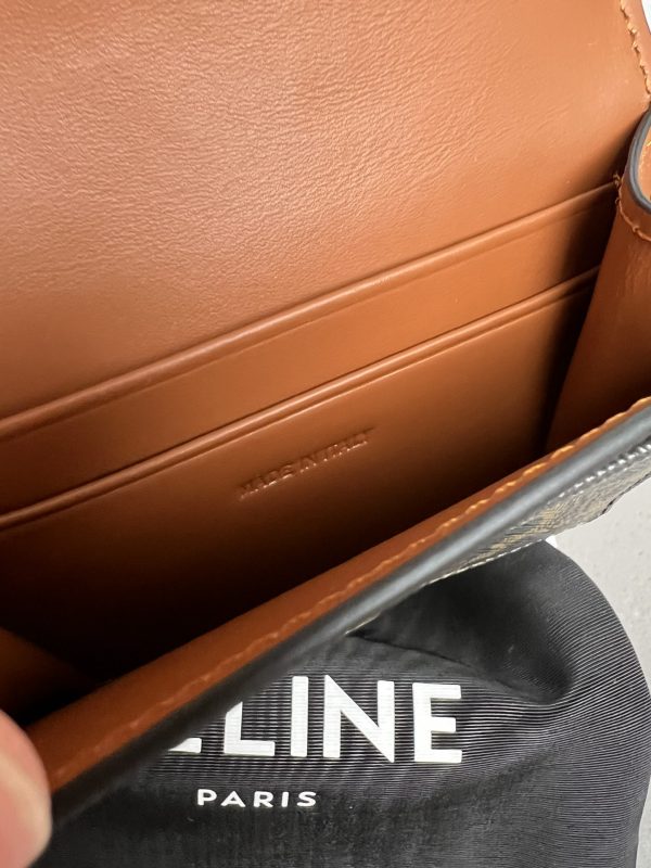 CELINE's latest TRIOMPHE cowhide flap card holder - Image 4