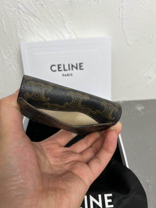 CELINE's latest TRIOMPHE cowhide flap card holder - Image 5