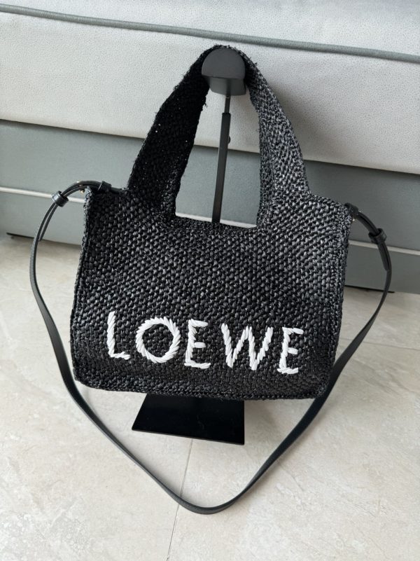 Small raffia LOEWE Font Tote The LOEWE Font Tote is a rectangular bag A