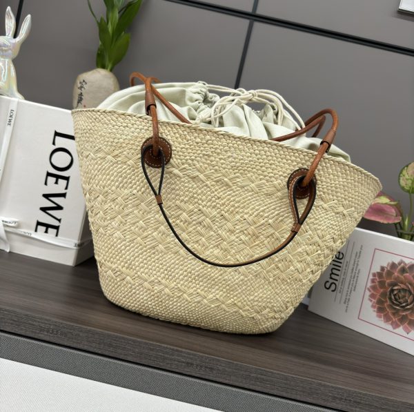 Loewe anagram Basket Bag in Iraca Palm Fiber and Cow Leather - Image 3