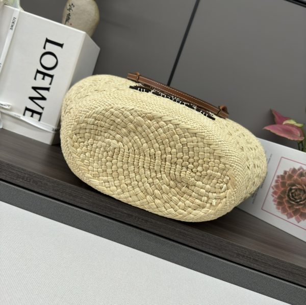 Loewe anagram Basket Bag in Iraca Palm Fiber and Cow Leather - Image 4