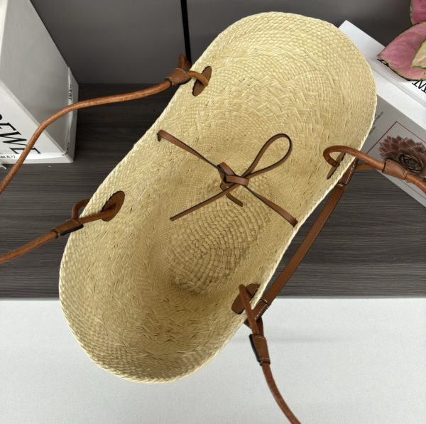 Loewe anagram Basket Bag in Iraca Palm Fiber and Cow Leather - Image 7