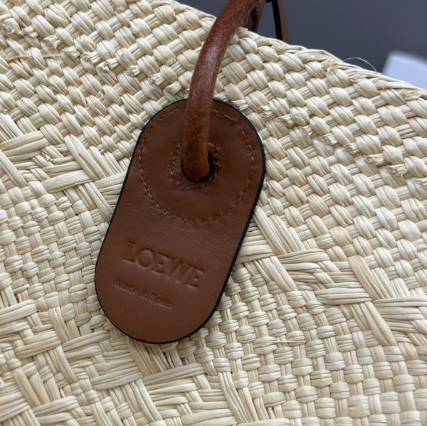 Loewe anagram Basket Bag in Iraca Palm Fiber and Cow Leather - Image 8