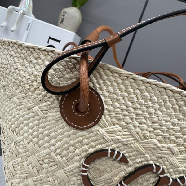 Loewe anagram Basket Bag in Iraca Palm Fiber and Cow Leather - Image 9