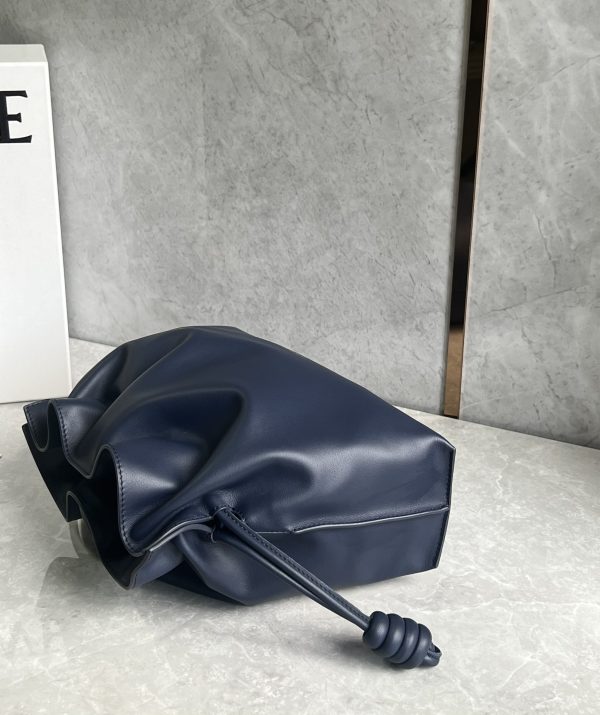Loewe soft calfskin drawstring is transformed into a lucky bag Flamenco - Image 3
