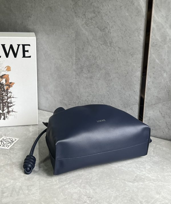 Loewe soft calfskin drawstring is transformed into a lucky bag Flamenco - Image 4