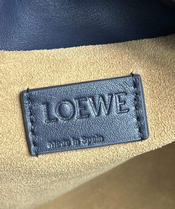 Loewe soft calfskin drawstring is transformed into a lucky bag Flamenco - Image 8