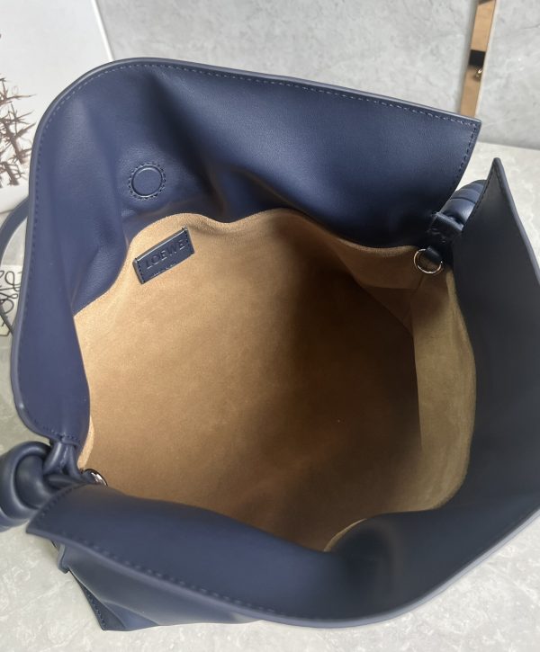 Loewe soft calfskin drawstring is transformed into a lucky bag Flamenco - Image 9