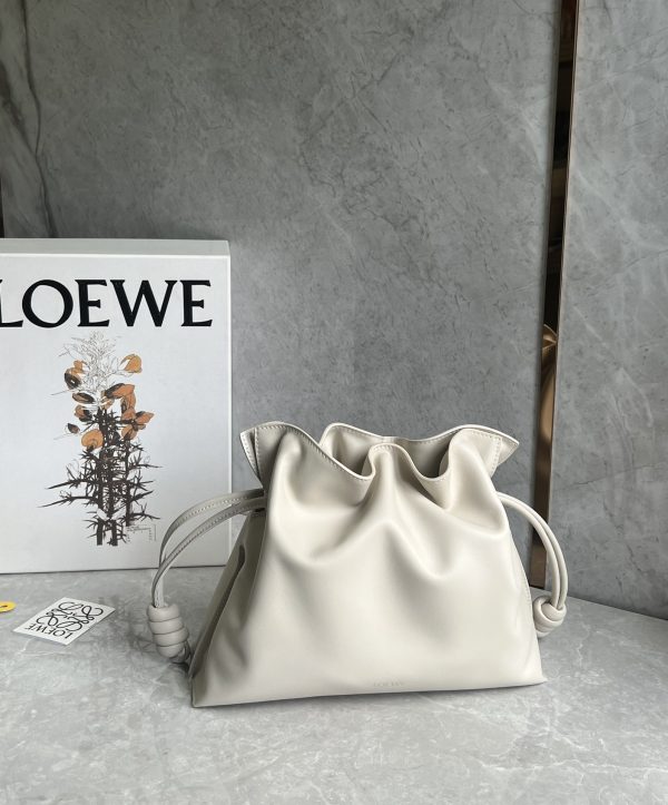 Loewe soft calfskin drawstring is transformed into a lucky bag Flamenco white - Image 3