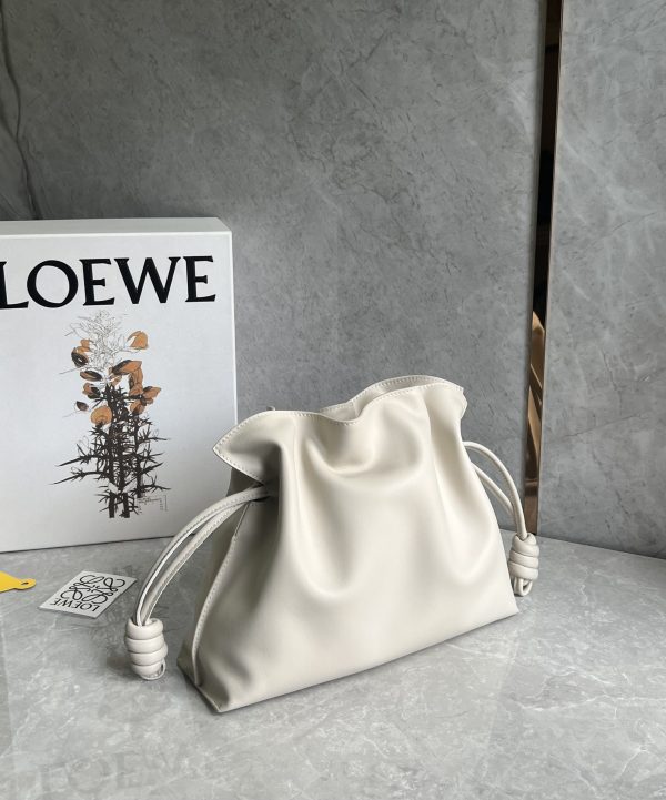 Loewe soft calfskin drawstring is transformed into a lucky bag Flamenco white - Image 5