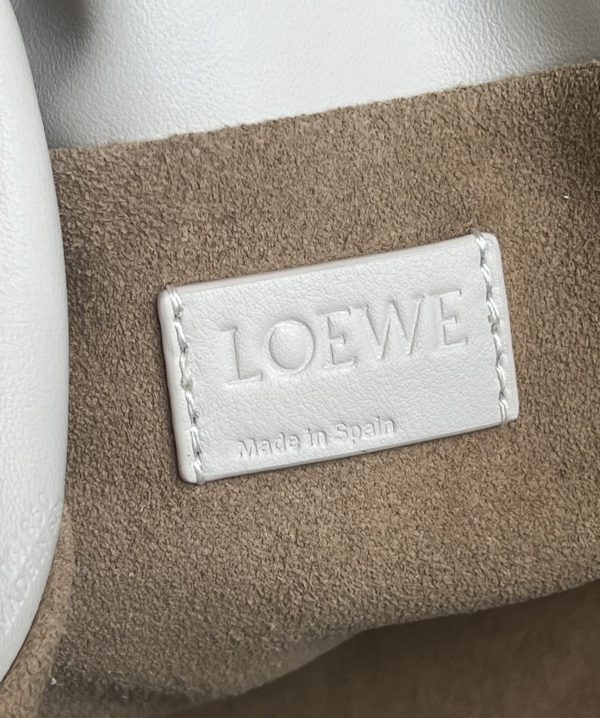 Loewe soft calfskin drawstring is transformed into a lucky bag Flamenco white - Image 9
