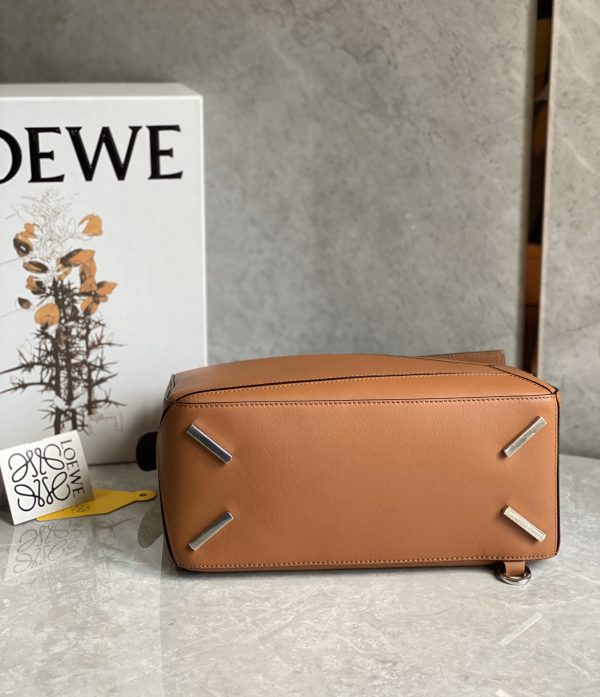 Loewe’s new grained cowhide Puzzle Edge handbag B - Image 5