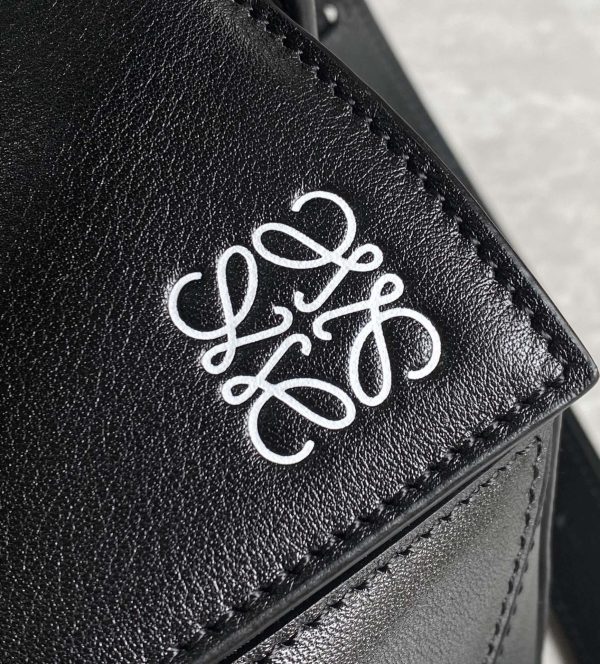 Loewe’s new grained cowhide Puzzle Edge handbag C - Image 3