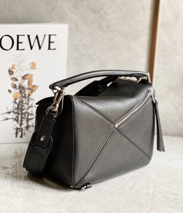 Loewe’s new grained cowhide Puzzle Edge handbag C - Image 5