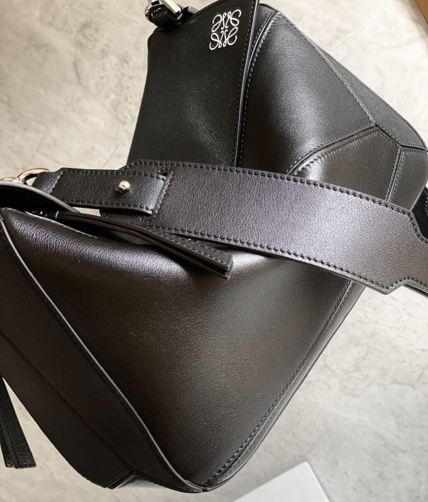 Loewe’s new grained cowhide Puzzle Edge handbag C - Image 7