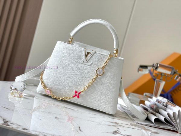 Exquisite M20844 white floral three piece puzzleThis Capucines BB handbag is made of Taurill 912lp1ki