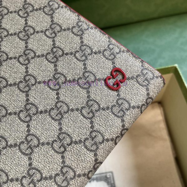 Gucci As the iconic material of the brand, GG Supreme canvas has become the main fabric in G r6u3qhh8 - Image 6