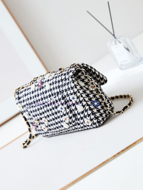Chanel Bag The new spring outfit of 24B is woven with shiny CF fabric and pearls, shining br zwo9gt65 - Image 5