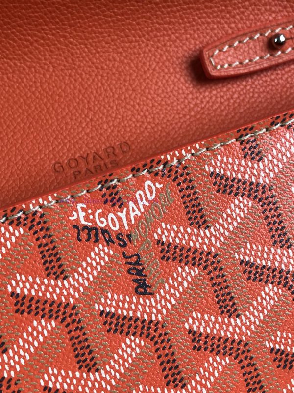 The design of CHYPRE crossbody bag combines the elements of a wallet and a handbag, which is r6l92mfl - Image 7