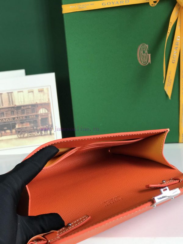 The design of CHYPRE crossbody bag combines the elements of a wallet and a handbag, which is r6l92mfl - Image 10