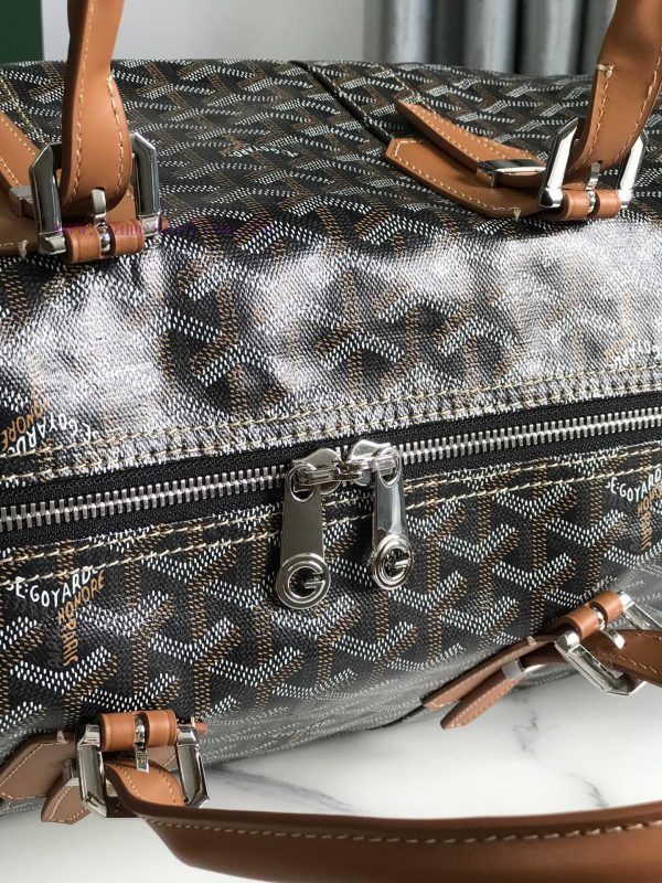 ? The Boston45 travel bag is made of Goyardine cotton linen canvas and Servon calf leather, mpf1p3jt - Image 9
