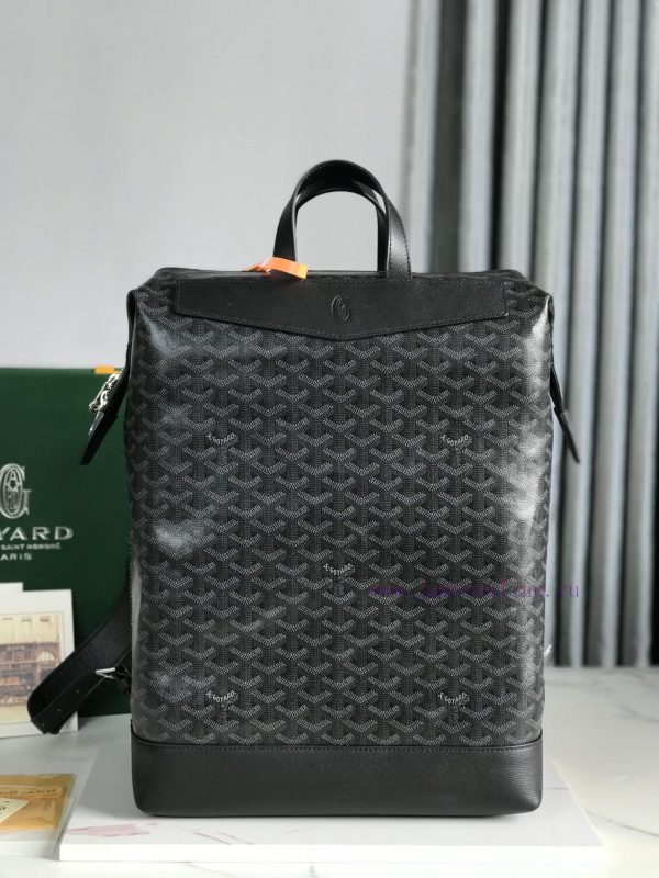 The CisaLoro Pianain backpack is a reissue of the iconic ALoro Pianain backpack, designed fo sv8ro6j3 - Image 2