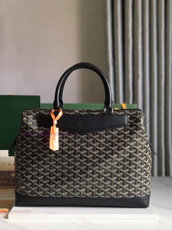 The CisaLoro Pianain briefcase adheres to the timeless elegance and exquisite craftsmanship 8qfositu