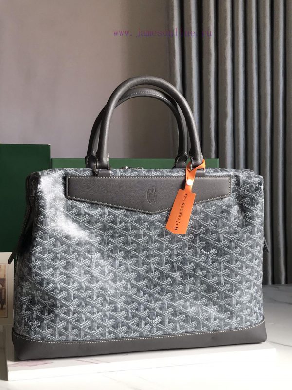 The CisaLoro Pianain briefcase adheres to the timeless elegance and exquisite craftsmanship 73r6qp7k - Image 3