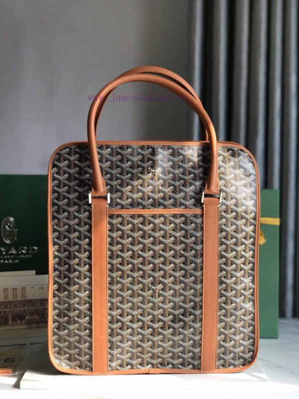 Upgraded gift box Bourgogne vertical briefcase reintroduces the classic works of the 1960s. msxo2qhv