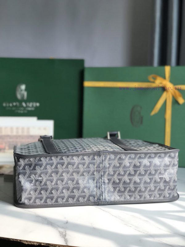 Upgraded gift box Bourgogne vertical briefcase reintroduces the classic works of the 1960s. 8nxf5azq - Image 5
