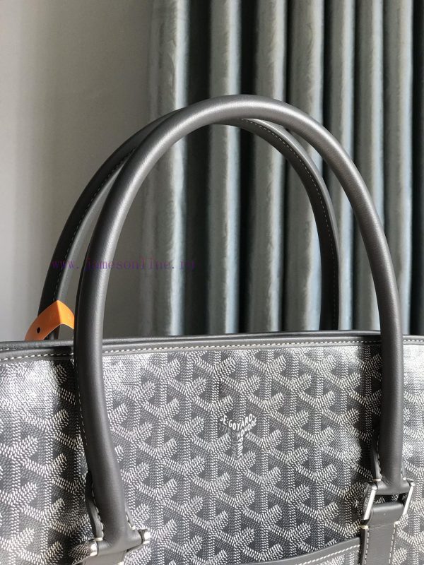 Upgraded gift box Bourgogne vertical briefcase reintroduces the classic works of the 1960s. 8nxf5azq - Image 8