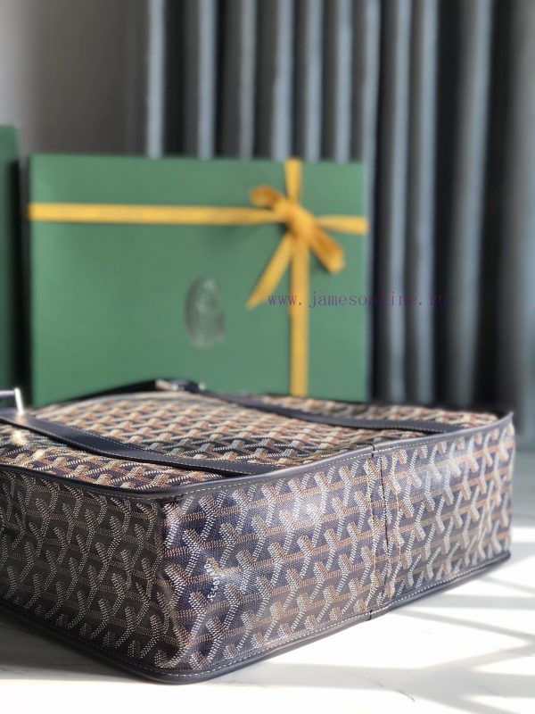 Upgraded gift box Bourgogne vertical briefcase reintroduces the classic works of the 1960s. 44vsjx4p - Image 5