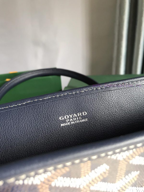 Upgraded gift box Bourgogne vertical briefcase reintroduces the classic works of the 1960s. 44vsjx4p - Image 6