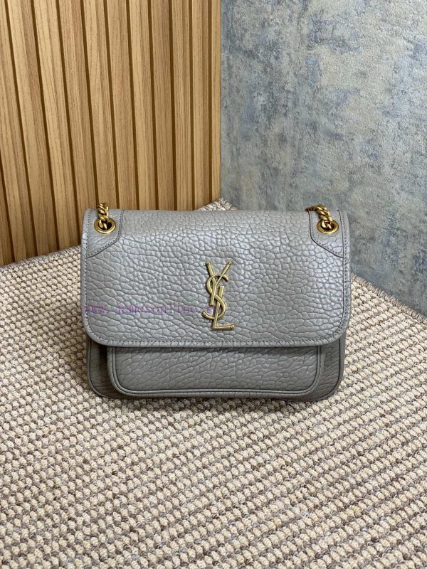 YSL's new Nikki is a bit stylish, classic, and versatile. The brand new retro silver chain l nuandmt2