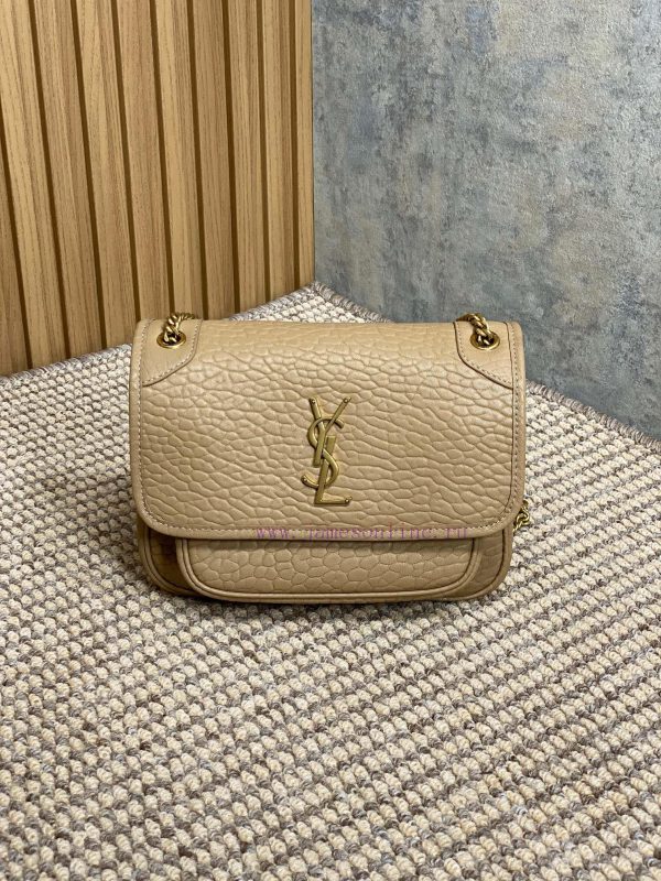 YSL's new Nikki is a bit stylish, classic, and versatile. The brand new retro silver chain l z2c24ii5