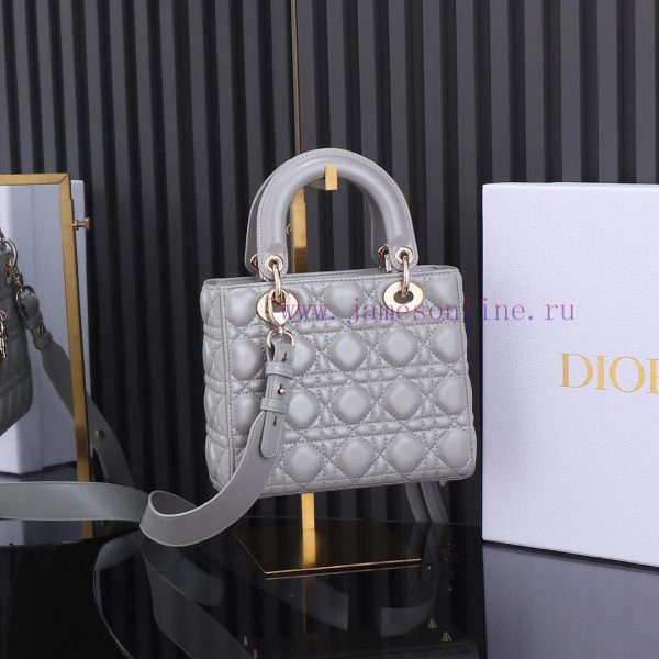 Lady Dior's four grid pearl gray, classic Diana handbag embodies Dior's profound insight int c5hm201m - Image 3