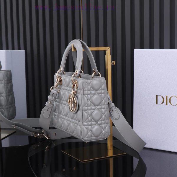 Lady Dior's four grid pearl gray, classic Diana handbag embodies Dior's profound insight int c5hm201m - Image 4
