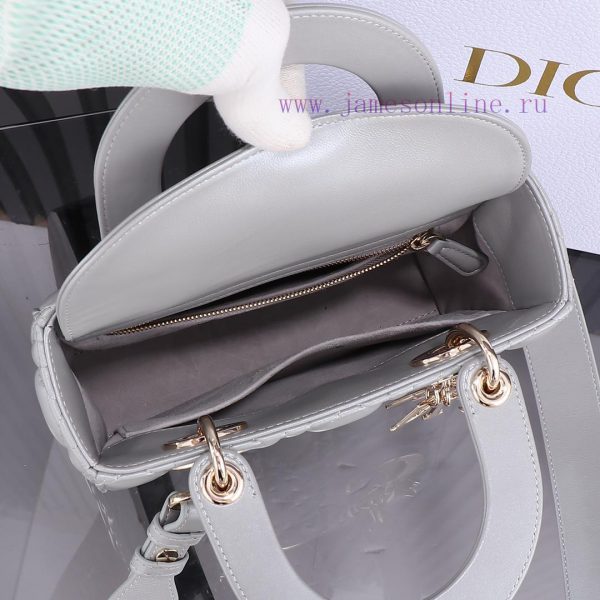 Lady Dior's four grid pearl gray, classic Diana handbag embodies Dior's profound insight int c5hm201m - Image 7